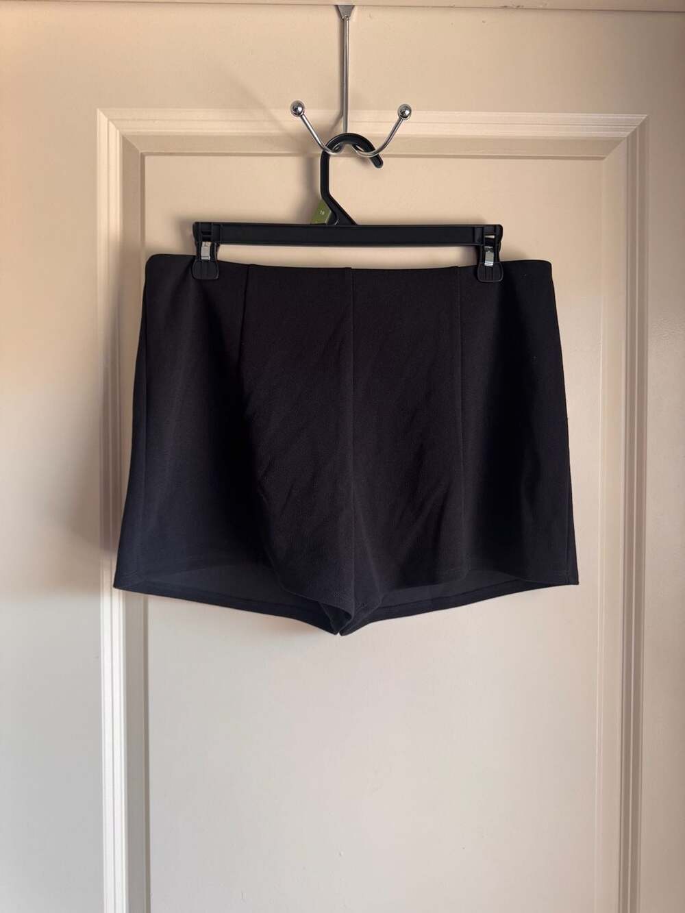 West of Melrose Black Tailored Shorts Size Medium NWT